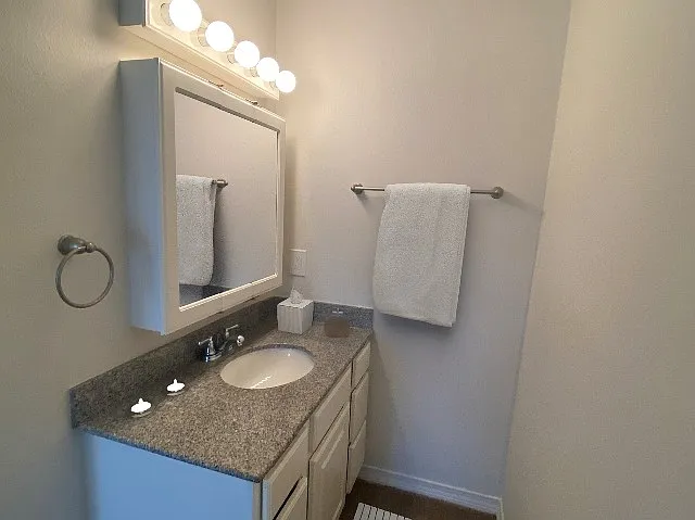 A Private Apt & Townhouse Community — Photo 75
