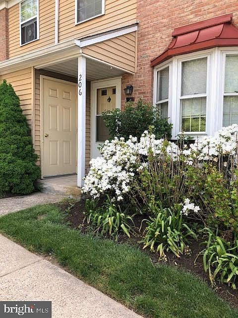 1st image of 206 Brookwood Dr