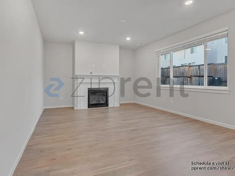 6460 N 89th Ave — Photo 5