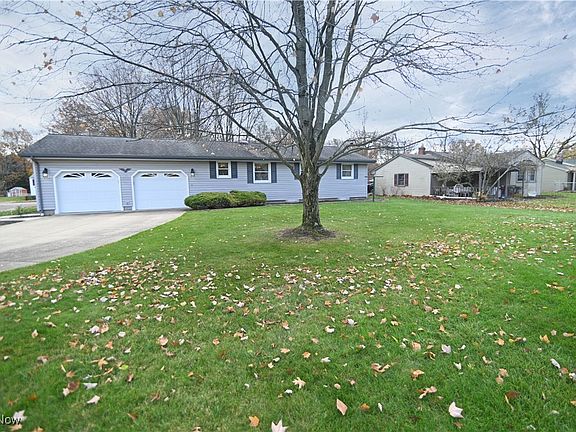 3rd image of 1702 Lancaster Dr