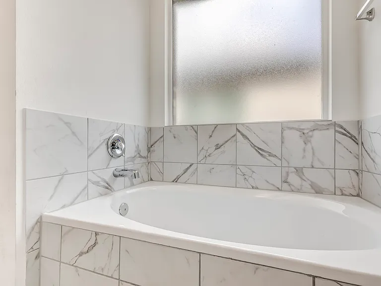 591 Avre Loop — Photo 17