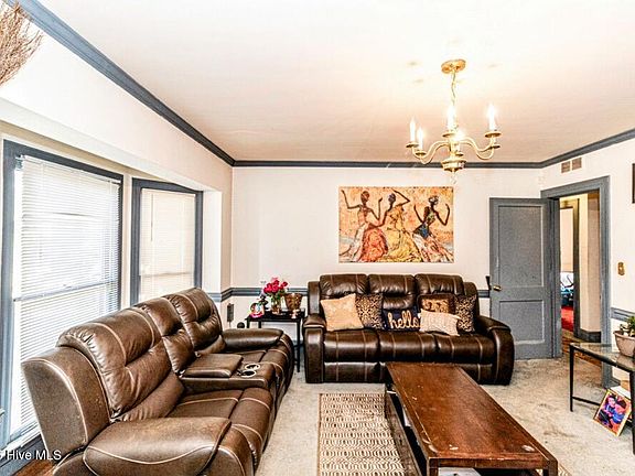 5th image of 1316 N Oakwood Drive