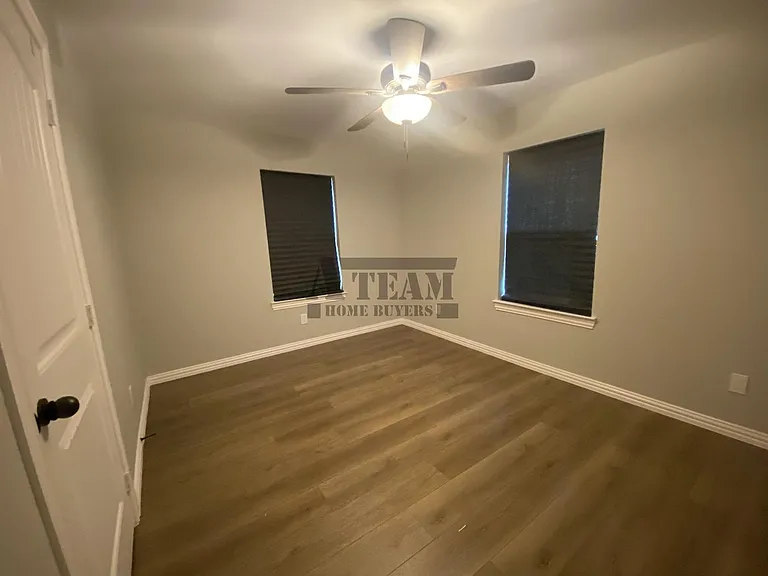 113 W Mount Vernon St — Photo 11