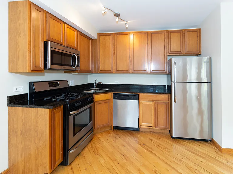 1118-28 E. Hyde Park Blvd. — Photo 15