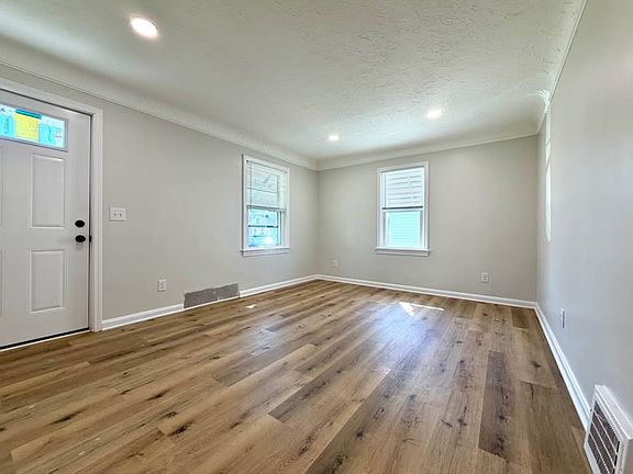 4th image of 20451 Morris Ave