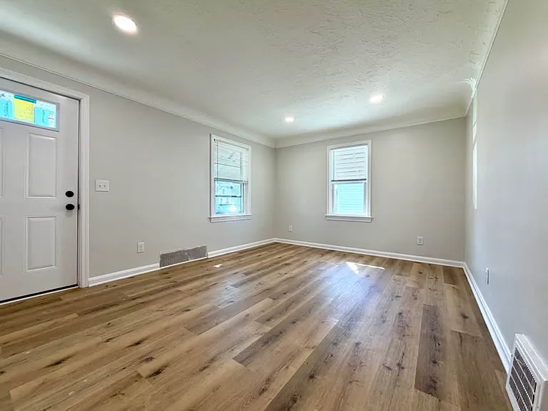20451 Morris Ave — Photo 4