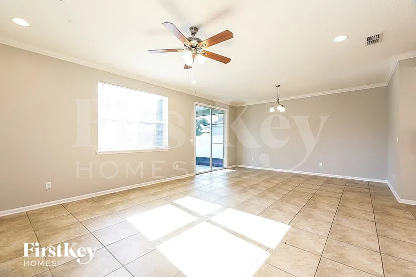 4 bed, 2.5 bath, 2350 sqft, $2,875 — Photo 2