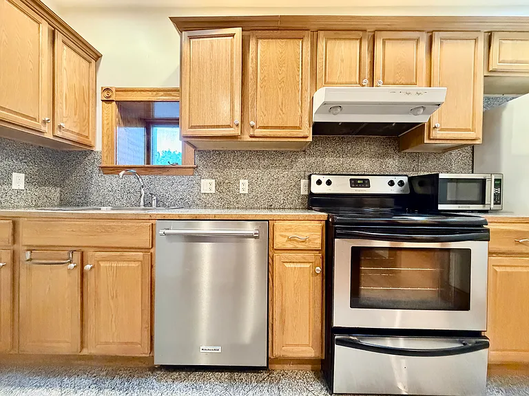 61 River St — Photo 14