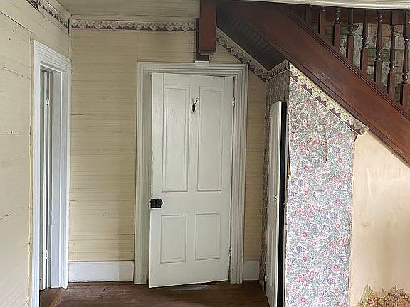 3rd image of 319 E Main St