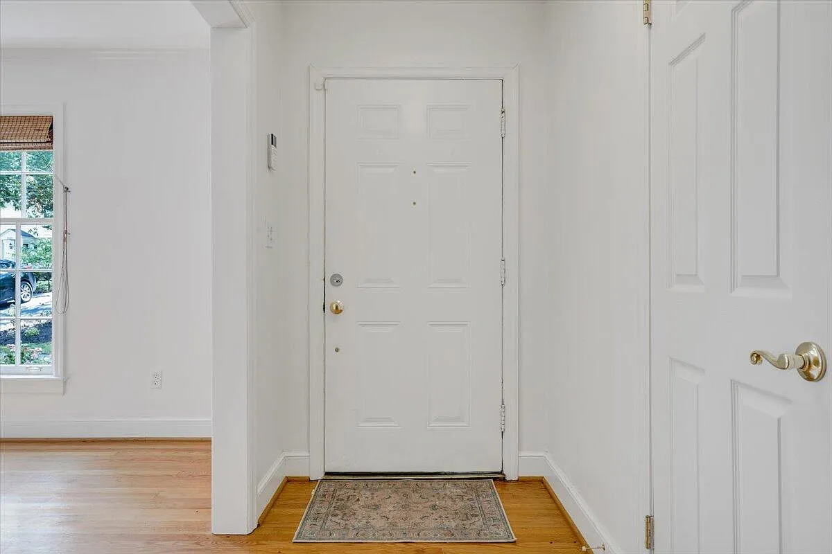 4 bed, 3.0 bath, 2298 sqft, $2,800 — Photo 2