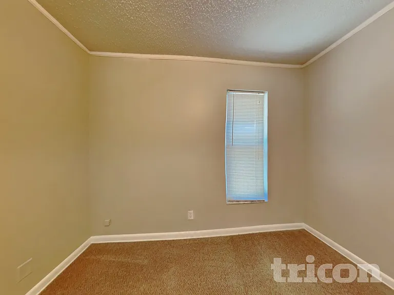 702 Falkirk Ave — Photo 10