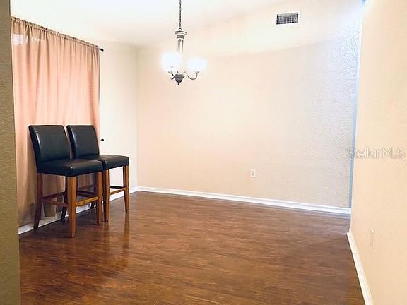 5th image of 395 Arlington Cir