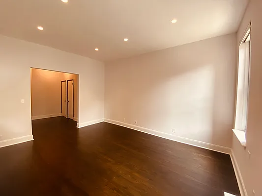 Rented by Metropolis Real Estate of Manhattan | media 9