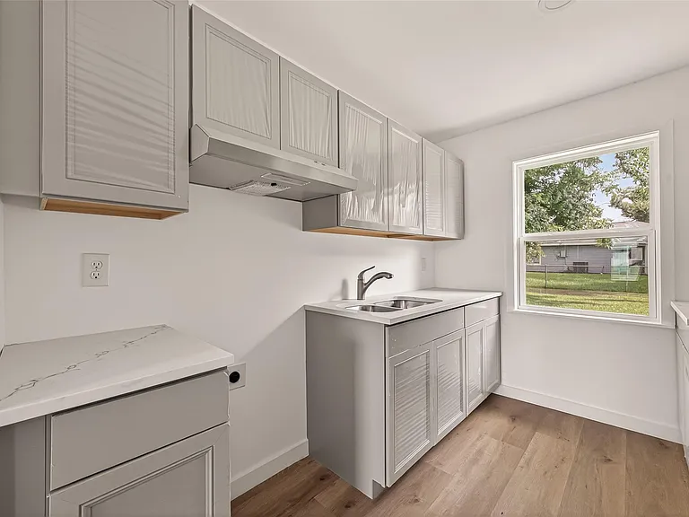 3922 Alsace St — Photo 11