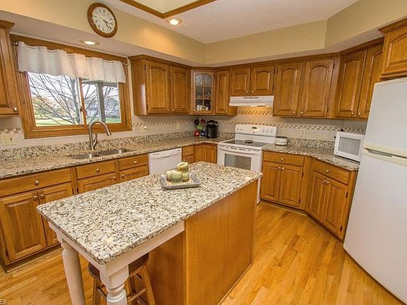 4th image of 2388 Tamarack Trl