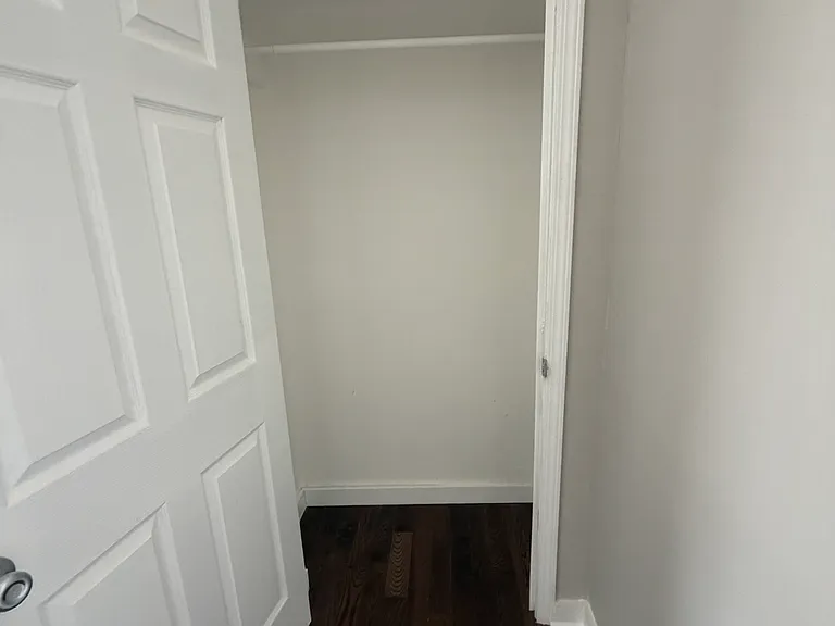 9 Bentley Ave #15D — Photo 6