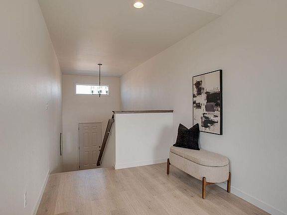4th image of 6786 32nd St S