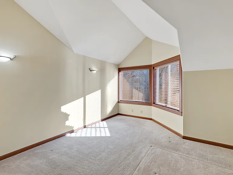 518 NE 70th St — Photo 11