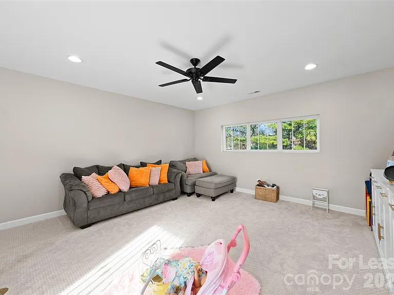 18047 Northport Dr — Photo 21