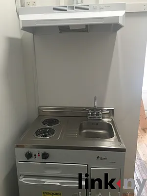 Rented by Link NY Realty | media 45