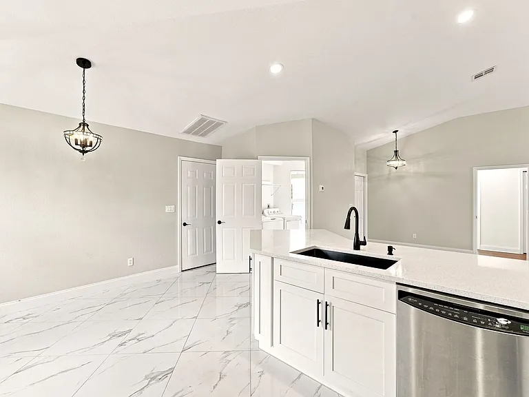 3708 Kent Dr — Photo 9