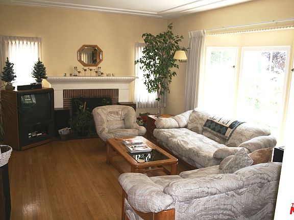 2nd image of 2327 31st St