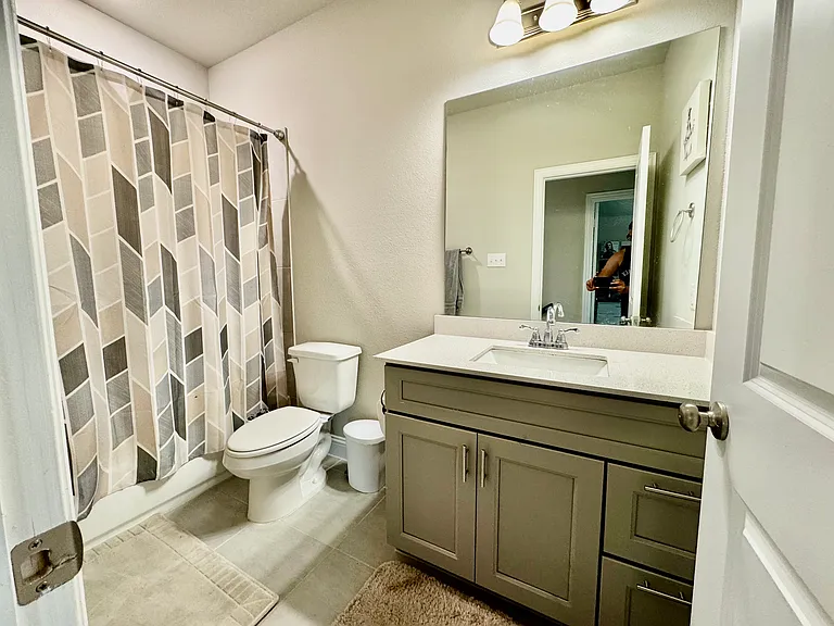 1045 Keswick Dr — Photo 7
