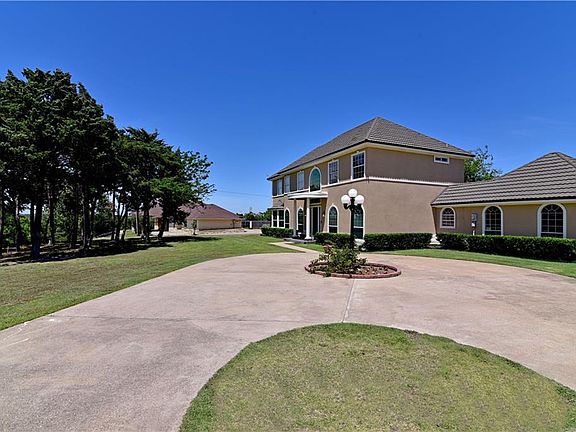 2nd image of 1150 Whispering Oaks Dr