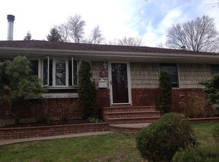 27 Rosalie Pl, Commack, NY 11725