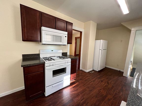 3rd image of 207 E Howard St