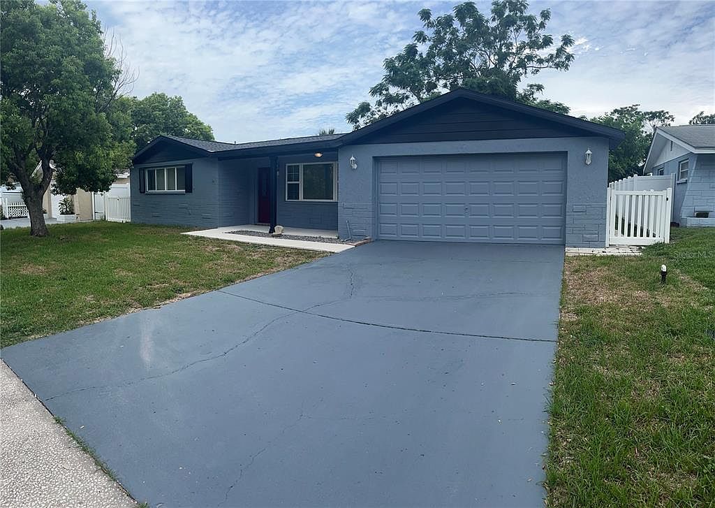 Shareanです！ 8739 Goshen Ln, Port Richey, FL 34668 | Zillow