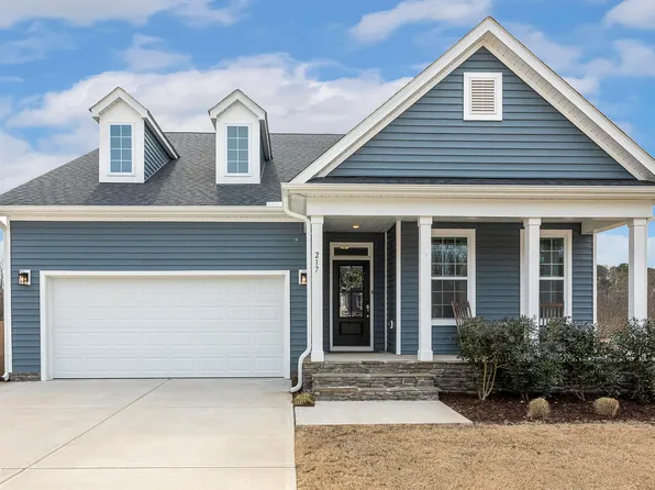 217 Salem Village Dr, Fuquay Varina, NC 27526