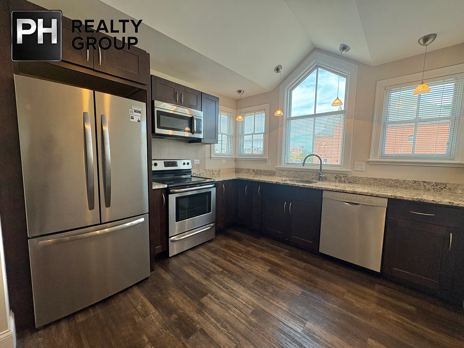 2 bed, 1000 sqft, $3,000 — Photo 4
