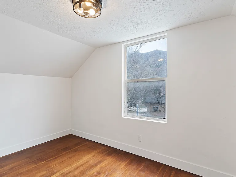 678 N 100 E — Photo 16