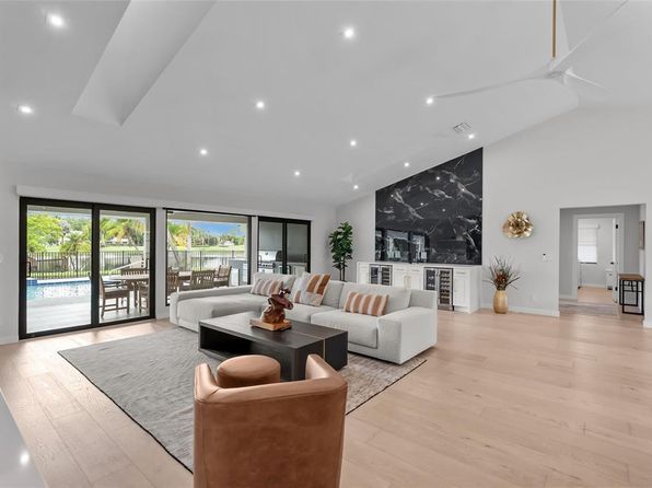 Palm Beach Gardens Homes With Private Boat Docks: Ultimate Waterfront Luxury