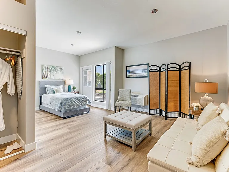 Encinitas Senior Living - 55+ Active Adult Apartments — Photo 4