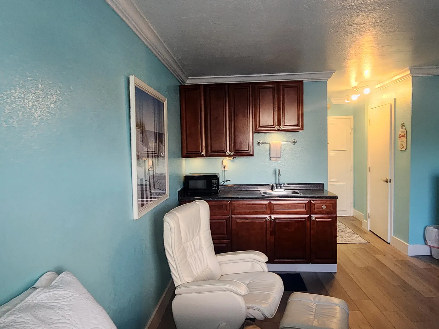 7150 N Tamiami Trl — Photo 4