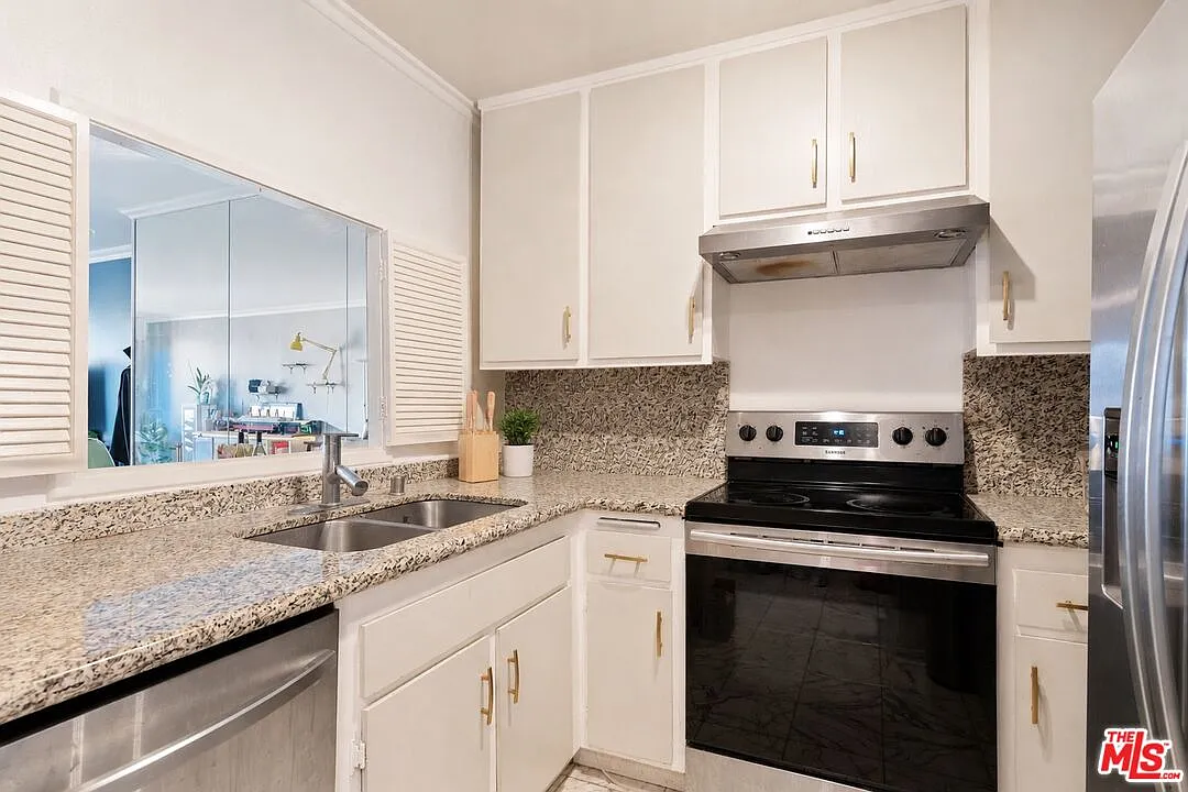 1 bed, 1.5 bath, 869 sqft, $3,350 — Photo 4