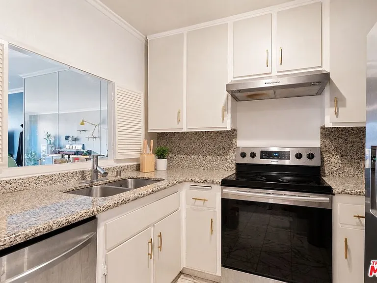10751 Wilshire Blvd #1206 — Photo 4