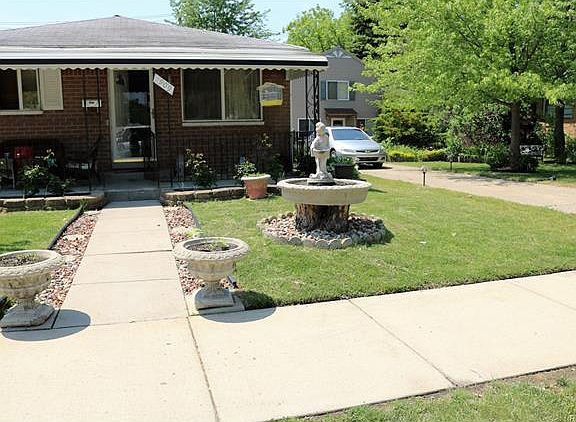 2nd image of 5909 N Vernon St