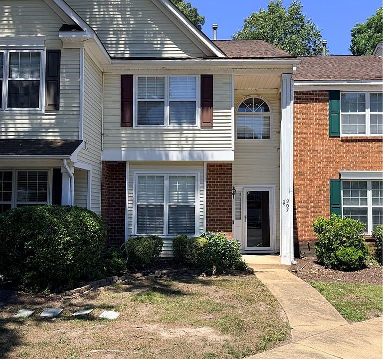 1st image of 807 Oak Springs Ct