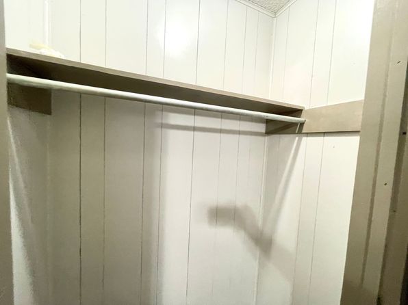 301 E 4th St APT 1
