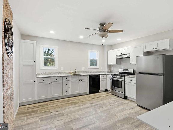 3rd image of 3544 Ash St