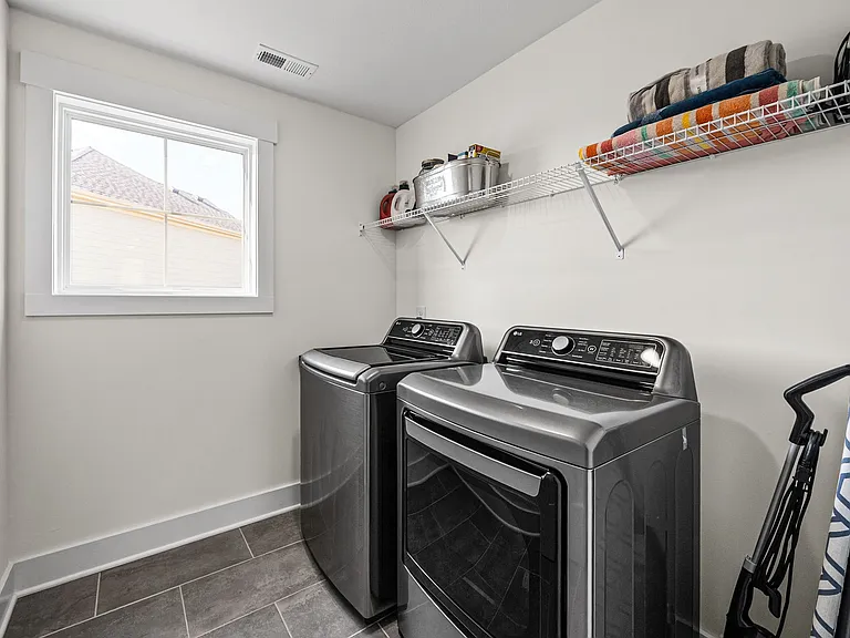354 Frontier Dr — Photo 31