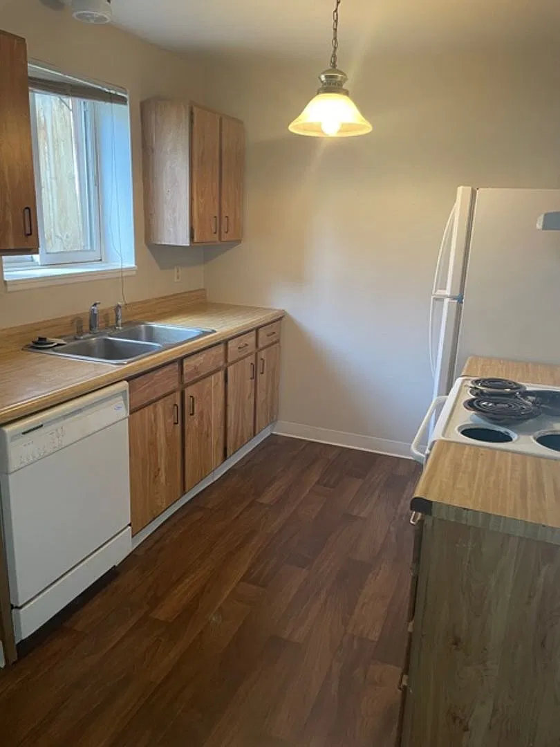 831 Blackmore — Photo 1