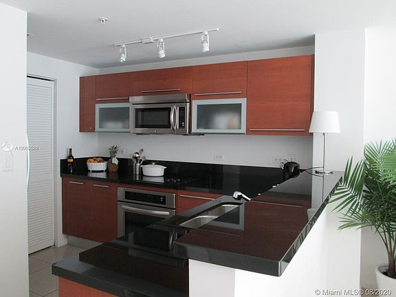 2nd image of 253 NE 2nd St APT 1507