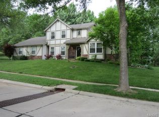 1916 Shadow Wood Ct, Chesterfield, MO
