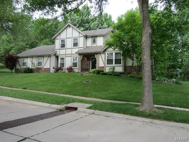 1916 Shadow Wood Ct photo 1
