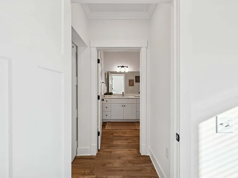 The Emerson at Commonwealth — Photo 28