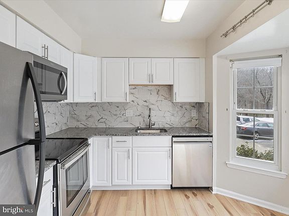 4th image of 5906 Heritage Square Dr